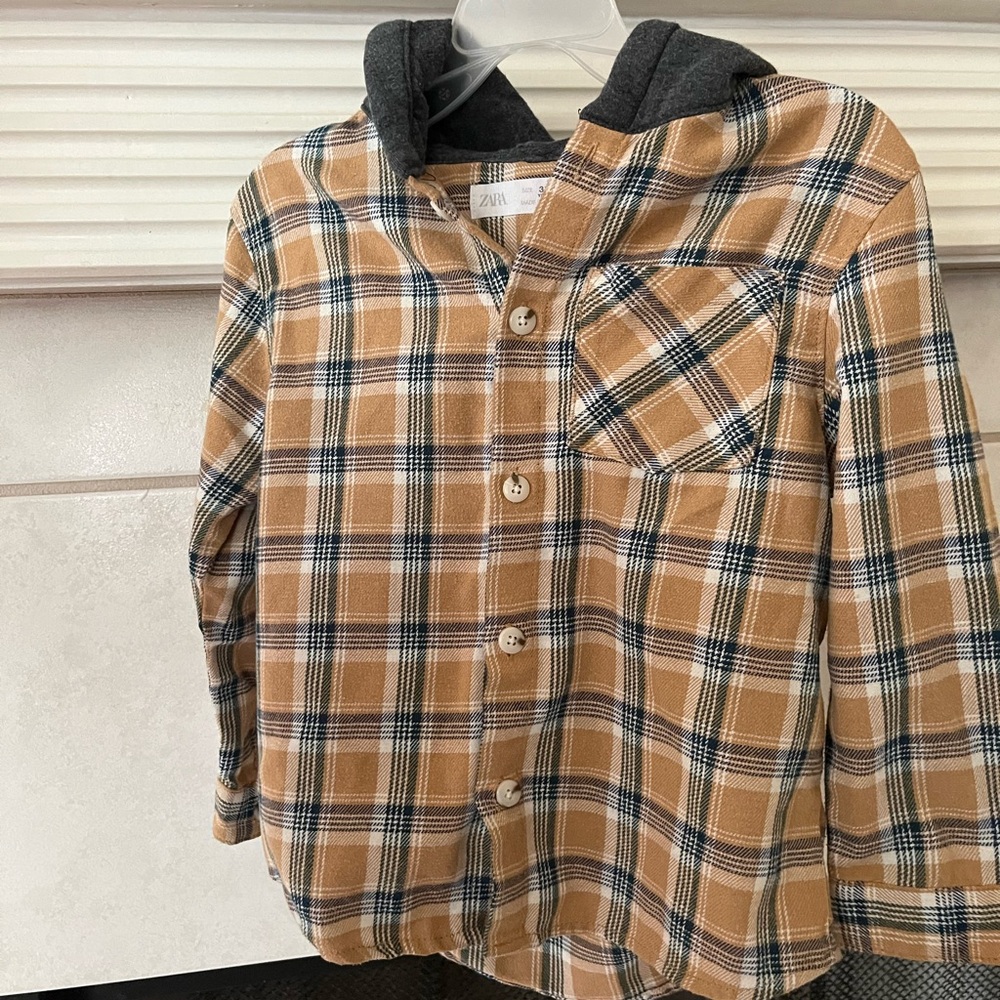 Zara boys 3-4 shirt with hoodie.